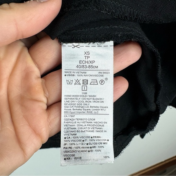 Banana Republic Women’s Black Bell Sleeve Blouse Chic Classy Holiday Party XS - Picture 5 of 8